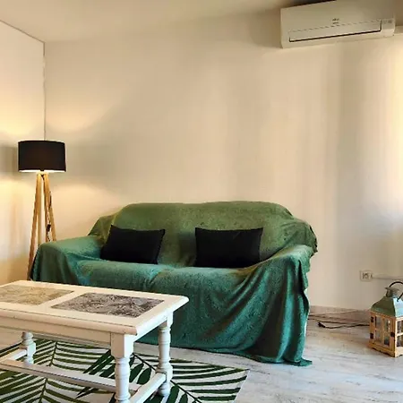 Modern Seaside דירה